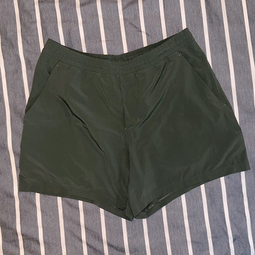 Lululemon Pace Breaker Size XL 5 Inches